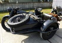 Universal A1000, die Firma in der Schweiz baute dieses schwere Gespann fr die Schweizer Armee, Bauzeit 1943-46, 2-Zyl.V-Motor mit 986ccm und 25PS, Vmax.93Km/h, gesehen im Schweizerischen Militrmuseum Full, Juli 2015