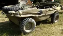 VW Typ 166, schwimmf�higer Gel�ndewagen mit Allradantrieb, gebaut von 1942-44 f�r die Deutsche Wehrmacht, gesehen im Schweizerischen Milit�rmuseum Full, Juli 2015