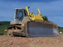 Komatsu D 65 EX-12 am 11.06.2006 in der Nähe von Schengen