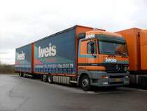 Mercedes-Benz Actros 2540 in der nähe von Munsbach (Lux.), 04.04.2010