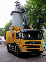 VOLVO FM 440, bei der Entleerung von Müllboxen in der Niederländischen Stadt Gorinchem; 150621