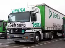Mercedes-Benz Actros 1840 am 03.10.2007 auf einem Parkplatz in Trier