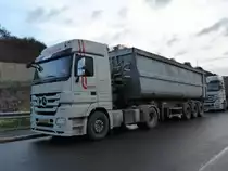 Mercedes-Benz Actros 1944 am 03.11.2013 ind der Nähe von Mertert (Lux.)