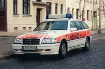 Mercedes-Benz S202, das T-Modell der C-Klasse. Hier als NEF des KTOW (Krankentransport Ost/West) im April 2003 in Leipzig.