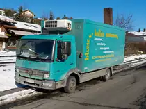 Mercedes Atego 818 gezeichnet von Streusalz belieferte am 22.01.2016 eine Gärtnerei in Regen (bayerischer Wald)