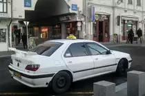 Peugeot 406 als Taxi, inspiriert vom Film  Taxi . Aufnahmezeit: 22.12.2015