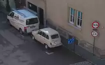 Dieser Renault 4 TL wurde von der Stadtmauer in Rothenburg ob der Tauber abgelichtet.
19.12.2015. Bei diesem Fahrzeug handelt es sich höchstwahrscheinlich um eine Version aus den späten 1970er Jahren.