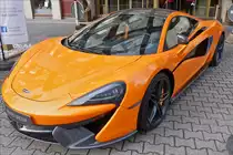 . Dieser McLaren P1 Sportwagen war Ende Januar 2016auf dem B�rgersteig vor einem Hotel ausgestellt.