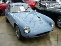 Lotus Elite Type 14. 1957 - 1963. Der Wagen mit Glasfaserkarosserie hat ein günstiges Leistungsgewicht. Angetrieben wird das Auto mit dem cw-Wert von 0,29 von einem
4-Zlinderreihenmotor mit 1216 cm³ Hubraum. Je nach Vergaserbestückung kann der Motor bis zu 130 PS leisten. Classic Remise Düsseldorf am 30.01.2016.