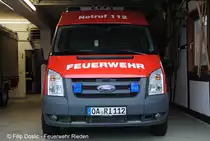 Florian Rieden 11/1.

Der ELW wurde von mir am 31. Januar 2016, bei einer selbstständigen Fahrzeugkunde aufgenommen. Das Fahrzeug wird in der Feuerwehr Sonthofen/Rieden aktiv im Einsatz verwendet.