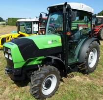 Deutz-Fahr Agroplus 330S, Schmalspurschlepper mit Allradantrieb, 3-Zyl.Diesel mit 90PS, Glottertler Schleppertreffen, Aug.2015