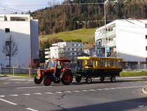 SAME Traktor min Anhänger unterwegs in Kriens am 01.12.2015