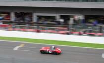 AUSTIN HEALEY 100, Mitzieher (1/60) der Start und Zielgeraden , beim 6h Classic Rennen in Spa Francorchamps, am 19.9.2015