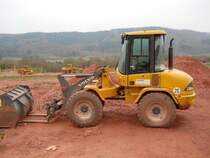 Volvo L 30B Pro bei der Erschließung eines Neubaugebietes in Wawern (16.03.2014)