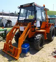 Deutz Intrac 2004A-TGI, Systemschlepper mit luftgek�hltem 4-Zyl.Dieselmotor, 3800ccm , 70PS, Vmax.40Km/h, Baujahr 1981, Schleppertreffen Bottenau, Juni 2015