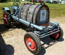 Eicher Ger�tetr�ger mit  Karlsberg Bier , Schleppertreffen Bottenau, Juni 2015