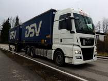 MAN TGX26.440 mit Hänger und DSV-Wechselbrücken entlang der B143; 160205