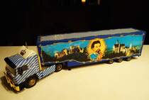 Noch so ein  DREAM-TRUCK ,den man auf der Autobahn in REAL nicht zu sehen
kriegt: das 1:87-HERPA-Modell des  Bayern-König-Ludwig-MAN ..am 14.2.2016