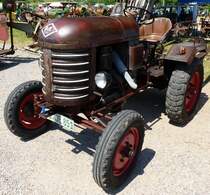 O&K, Ackerschlepper mit 1-Zyl.Diesel, 1662ccm und 18PS, Bauzeit 1950-54, Schleppertreffen Bottenau, Juni 2015