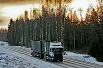 Bei Hiisiö/Finnland fährt am frühen Morgen ein Scania R500 der Hyötypaperi Oy Richtung Lahti vorüber.bild vom 29.1.2016