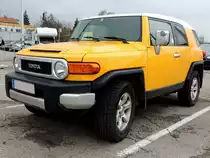 TOYOTA FJ-Crouiser, sticht mit seiner Lackierung förmlich heraus; 160205