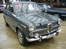 Alfa Romeo Giulietta Berlina. 1955 - 1964. Hier wurde eine Giulietta ti, die nach 1958 gefertigt wurde abgelichtet. Der 4-Zylinderreihenmotor leistet 65 PS aus 1290 cm³ Hubraum. Classic Remise Düsseldorf am 21.02.2016.