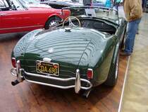 Heckansicht eines AC Cobra 289 von 1963. Man kann übrigens sehr schön die von 1962 bis 1970 vergebenen  California black plate  Kennzeichen erkennen. Classic Remise Düsseldorf am 21.02.2016