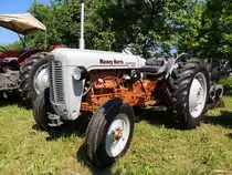 Ferguson-35X bringt eine Leistung von 41PS, und wurde 1957 produziert; 150604