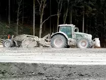 FENDT-939 Vario; bei der Durchführung von Erdverdichtungsarbeiten; 141211