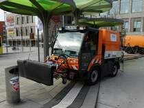 Stadt Hanau Kehrmaschiene am 10.03.16 am Freiheitsplatz