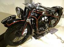 Dresch, Oldtimer-Motorrad aus Frankreich, Baujahr 1930, 2-Zyl.4-Taktmotor mit 500ccm und 18PS, NSU-Museum, Sept.2014
