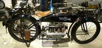Henderson Modell E, Oldtimer-Motorrad aus den USA, Baujahr 1910, 4-Zyl.4-Takt-Reihenmotor mit 1063ccm und 12PS, Vmax.100Km/h, NSU-Museum, Sept.2014 