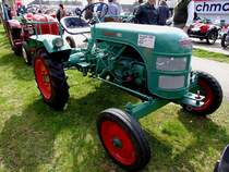 KRAMER aus dem Jahr 1956, lässt sich bei einer Oldtimerveranstaltung bewundern; 150412