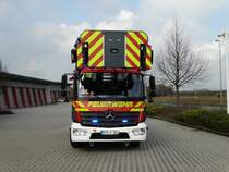 Mercedes Benz Atego DLA(K) (Florian Hofheim 1-30-1) der Feuerwehr Hofheim im Taunus v von vorne. Dank des netten Wehrleiter durfte ich das Fahrzeug auch noch mal mit Blaulicht fotografieren. Dieses Foto ist bei einen vereinbarten Fototermin gemacht worden am 08.03.16
