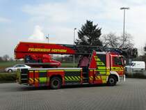 Mercedes Benz Atego DLA(K) (Florian Hofheim 1-30-1) der Feuerwehr Hofheim im Taunus von der Seite. Dieses Foto ist bei einen vereinbarten Fototermin gemacht worden am 08.03.16