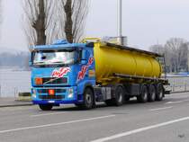 Volvo Sattelschlepper unterwegs in Zürich am 11.03.2016