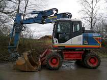 Komatsu PW 140-7 aufgenommen am 04.04.2010