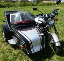 Suzuki GS 1100G mit Beiwagen, 4-Zyl.4-Taktmotor mit 1074ccm und 94PS, Vmax.215Km/h, Aug.2015 