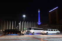 Zwei XXL Trabanten / Stretchtrabis beim Festival of Lights vor dem beleuchteten Berliner Funkturm.

18 Achsen für 3 Stretchlimousinen - ein ganz auffälliges Ensemble. 

2x XXL Trabbi und 1x Volkswagen T3 Superstretch.

Für alle Anlässe zu mieten unter: www.Trabi-XXL.de


Berlin, Funkturm 13. Oktober 2013