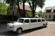 Der XXL Hochzeitstrabant. Die Trabant Stretchlimo als auffälliges und außergewöhnliches Hochzeitsfahrzeug. Ein genuß in Weiß für das Brautpaar und alle Hochzeitsgäste. 

Die Trabi Stretchlimousine in Weiß, Schwarz, Himmelblau für Ihre Hochzeit.

Potsdam, 04.09.2014