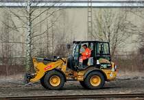  Caterpillar Radlader 908H, mitgezogen am 16.3.2016 bei den Bauarbeiten im Herzogenrather Bahnhof