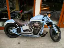 Harley-Davidson Softail Deuce 2001, Motor Twin Cam 88B. Der Zubereitung in HD Bikes Prague Salamounka. 2016:02:26