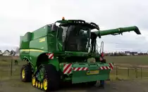 John Deere S685i Mähdrescher zusehn auf der Kotschenreuther Hausmesse in Zeulenroda am 08.03.16