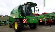 John Deere W330 Mähdrescher zusehn auf der Kotschenreuther Hausmesse in Zeulenroda-Triebes am 08.03.16