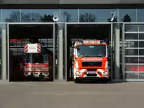 BF Frankfurt am Main Mercedes Benz Magirus Reserve DLK 23/12 und MAN TGM Rosenbauer HLF 20/16 (Florian Frankfurt 1/46) am 18.03.16 in Frankfurt am Main an der Hauptfeuerwache per Zufall fotografiert