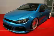 VW Scirocco in Blau auf der Essen Motor Show 2015.