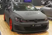VW Golf VII im Matt Grau auf der Essen Motor Show 2015.