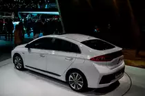 Hyundai Ioniq Rückansicht, der Prius Konkurrent aus Südkorea. Foto: Autosalon Genf 2016 März.