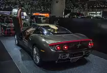 Spyker C8 Preliator (Rückansicht), gesehen auf dem Autosalon Genf 2016.
Den Endpreis von ca 330.000 Euro zahlt man nicht unbedingt für die  ausgezeichnete  Fahrleistungen (0-100 in 3,7 Sek, 525 Ps) sondern für die Exklusivität und Einzigartigkeit!