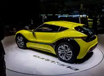Nanoflowcell Quantino, aufgenommen auf dem genfer Autosalon 2016. Nanoflowcell hat eine Technologie entwickelt wodurch die Akkus mit einem fliessenden Stoff ähnlich getankt warden können, wie Heutzutage die otto-Motoren mit Benzin. Das Auto hat schon eine Strassenzulassung bekommen (s. kennzeichen).
Höchstgeschwindigkeit: 200 Km/h, 0-100 km/h in 5 Sek, Reciweite mit 175 Liter Elektrolit: ca. 1000Km
Nanoflowcell wartet aktuell auf einen Investor.